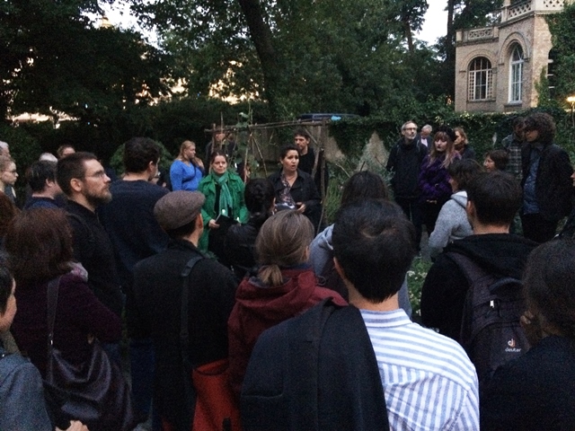 Zum Abschluss der Langen Nacht der Wissenschaften schloss sich an diesen Vortrag eine Führung durch den Kräutergarten an. 
