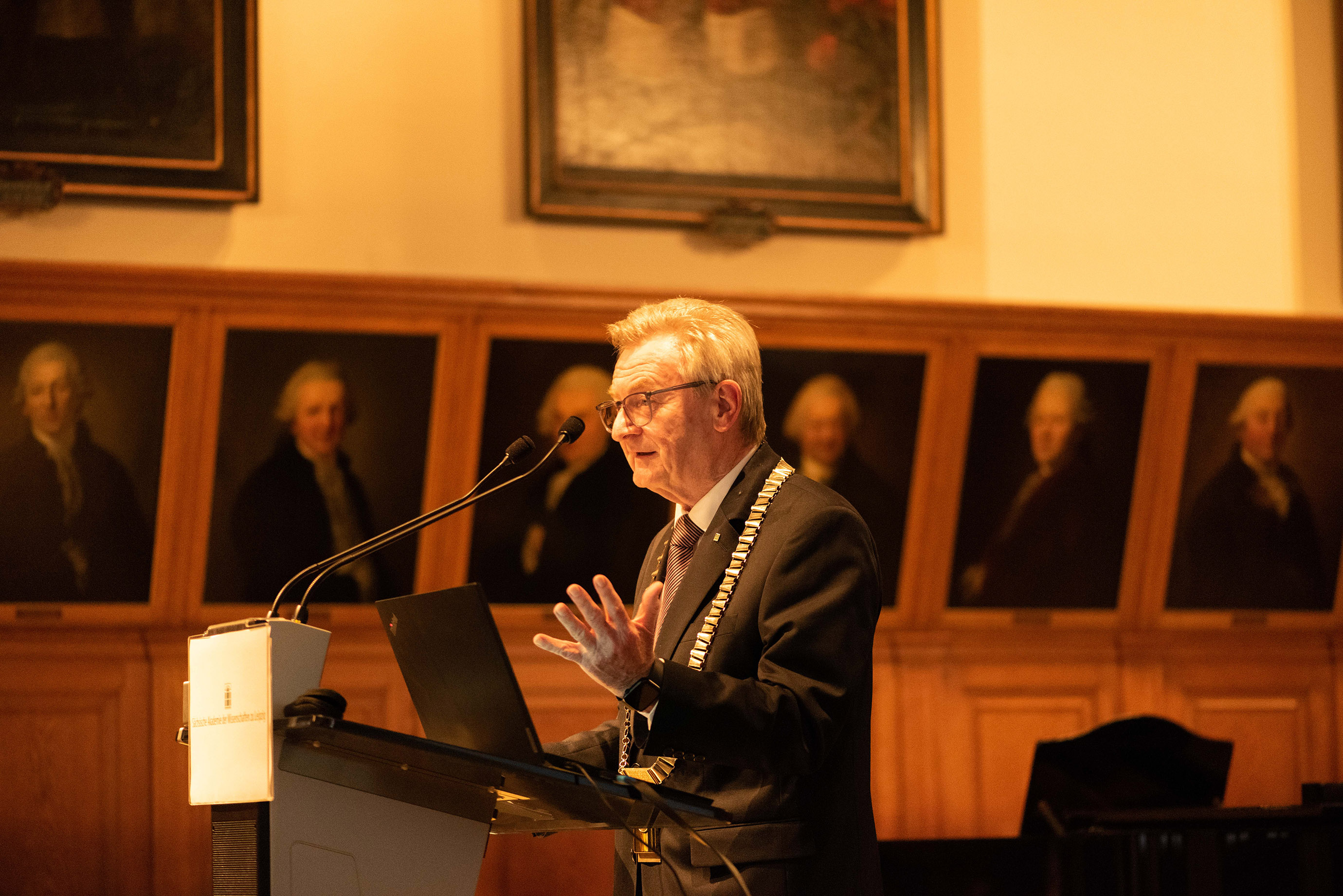 Eröffnung durch den Präsidenten Prof. Dr. Hans Wiesmeth, Foto: Dirk Brzoska