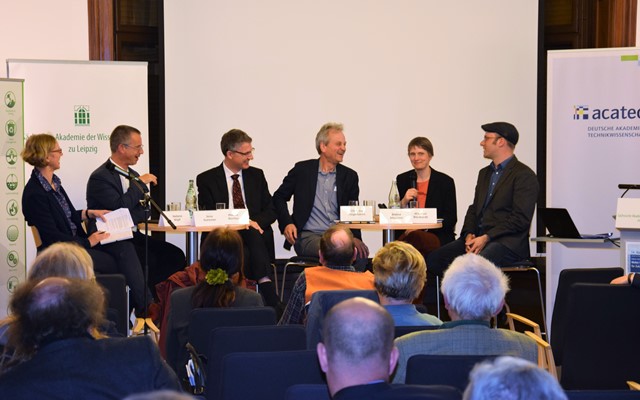 Podiumsdiskussion »Woher kommen die Metalle für Zukunftstechnologien?«, Foto: Claudia Strauß, acatech