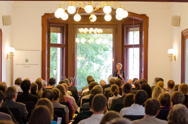 Präsentation von Band 1 der Enzyklopädie jüdischer Geschichte und Kultur am 8.6.2011 in der Sächsischen Akademie der Wissenschaften zu Leipzig, Prof. Dr. Dr. Sabine Freifrau von Schorlemer, Foto: Dirk Brzoska