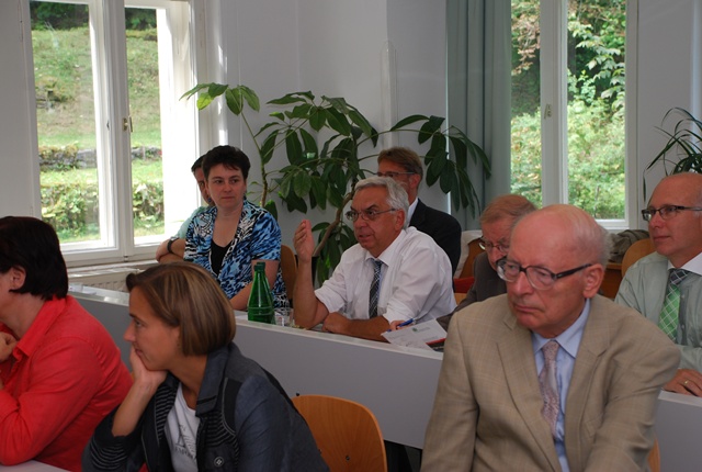 Forschung für eine integrale und nachhaltige Bewirtschaftung der Land- und Wasserressourcen im Erzgebirge, Tagung in der Ökologischen Station Neunzehnhain/Erzgebirge am 4. September 2012, Prof. Franz Makeschin (Mitte), Foto: Lutz Zerling