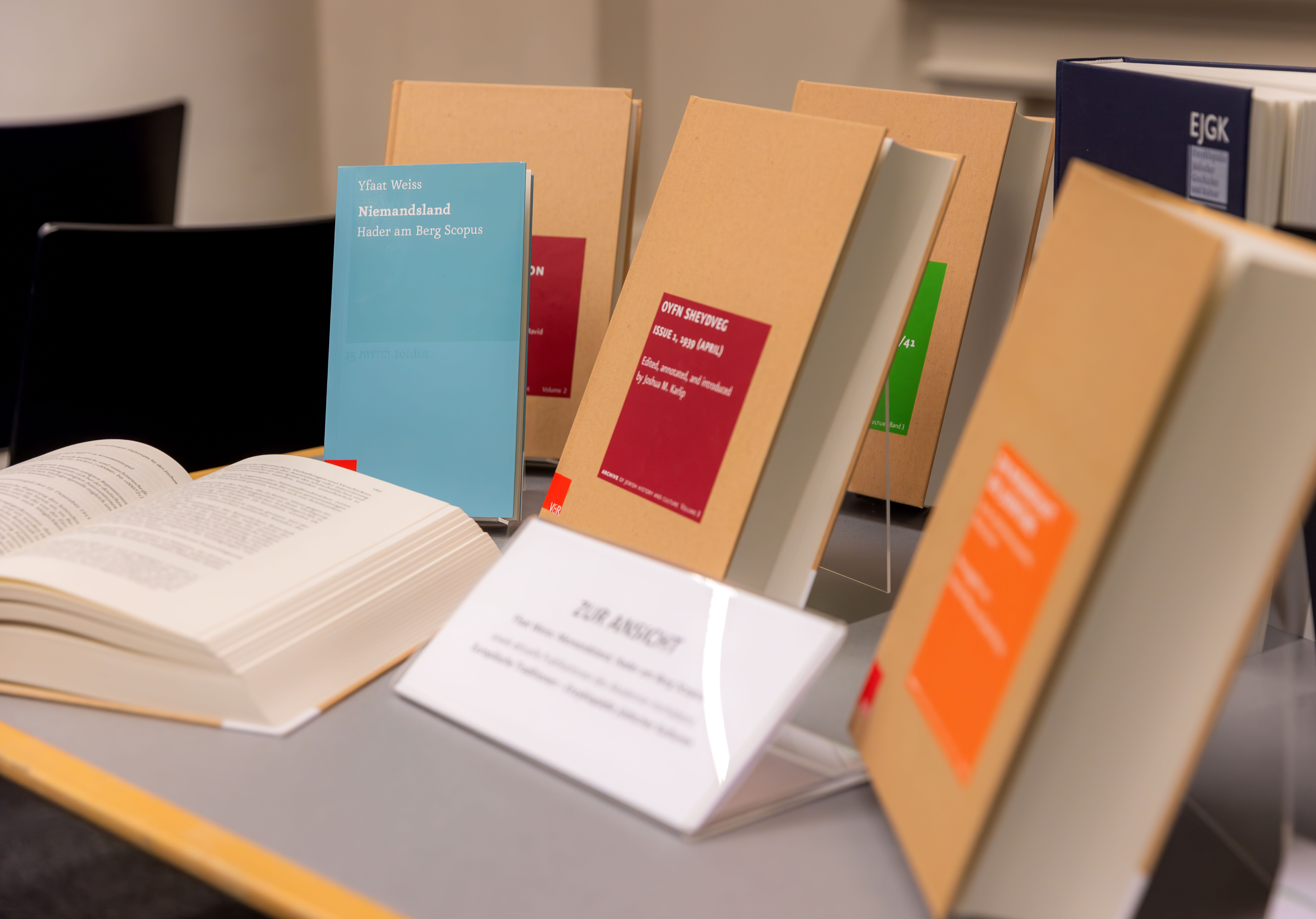 Büchertisch: Werke und Ausgaben mit Bezug zum Festvortrag