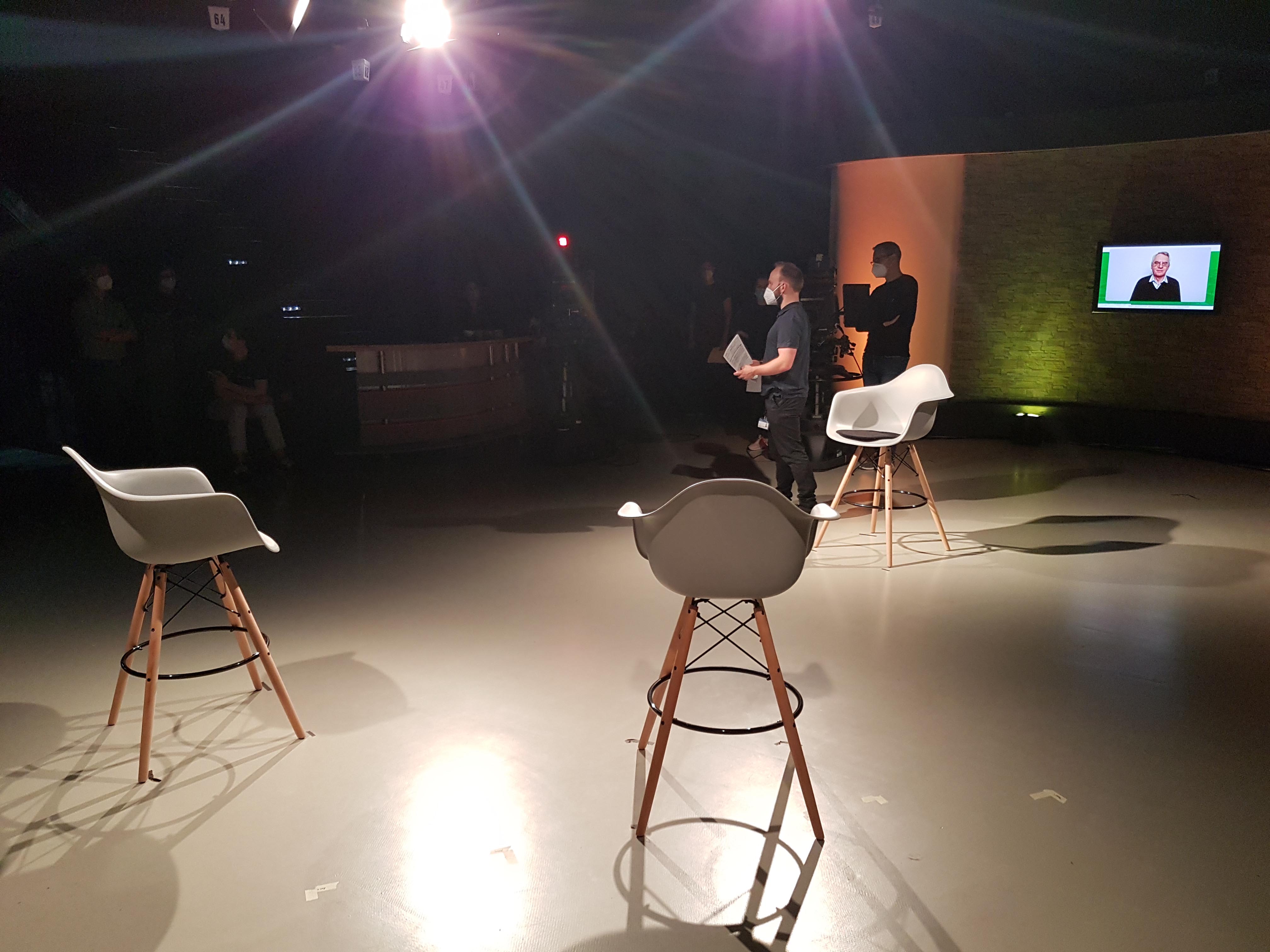 Einspieler, vier Liveschalten, Ton für eine spätere Radio-Übernahme und alles unter Coronabedingungen - technisch ein komplexer Abend, Foto: SAW