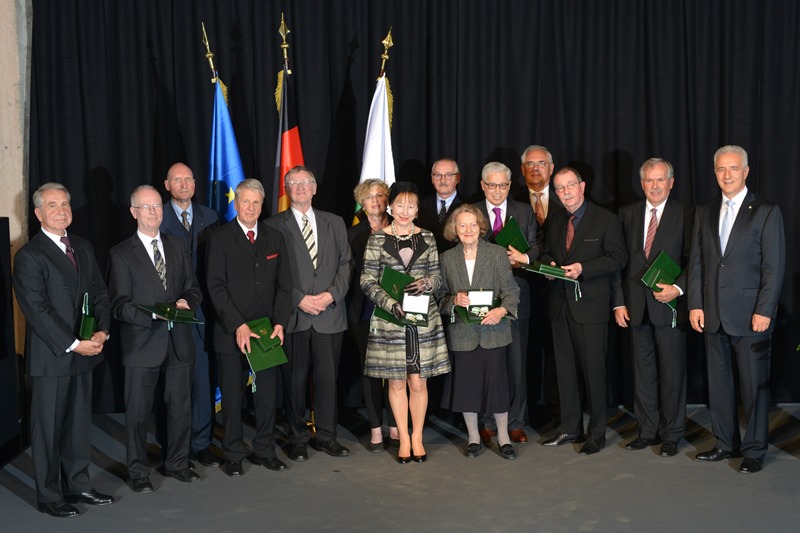 Ministerpräsident Stanislaw Tillich verlieh am 19. Mai 2014 vierzehn Bürgerinnen und Bürgern den Sächsischen Verdienstorden. v. l.: Dr. Peter Krüger, Michael Kanig, Dr. Günter Schmidt, Prof. Dr. Uwe-Frithjof Haustein, Jürgen Cieslak, Anke-Maria Kops-Horn, Ingrid Mössinger, Prof. Dr. Harald Marx, Henny Brenner, Dieter Blaßkiewitz, Rolf Steinbronn, Wolf-Eike Kuntsche, Prof. Dr. Klaus-Jürgen Matthes, Ministerpräsident Stanislaw Tillich. Foto: Matthias Rietschel