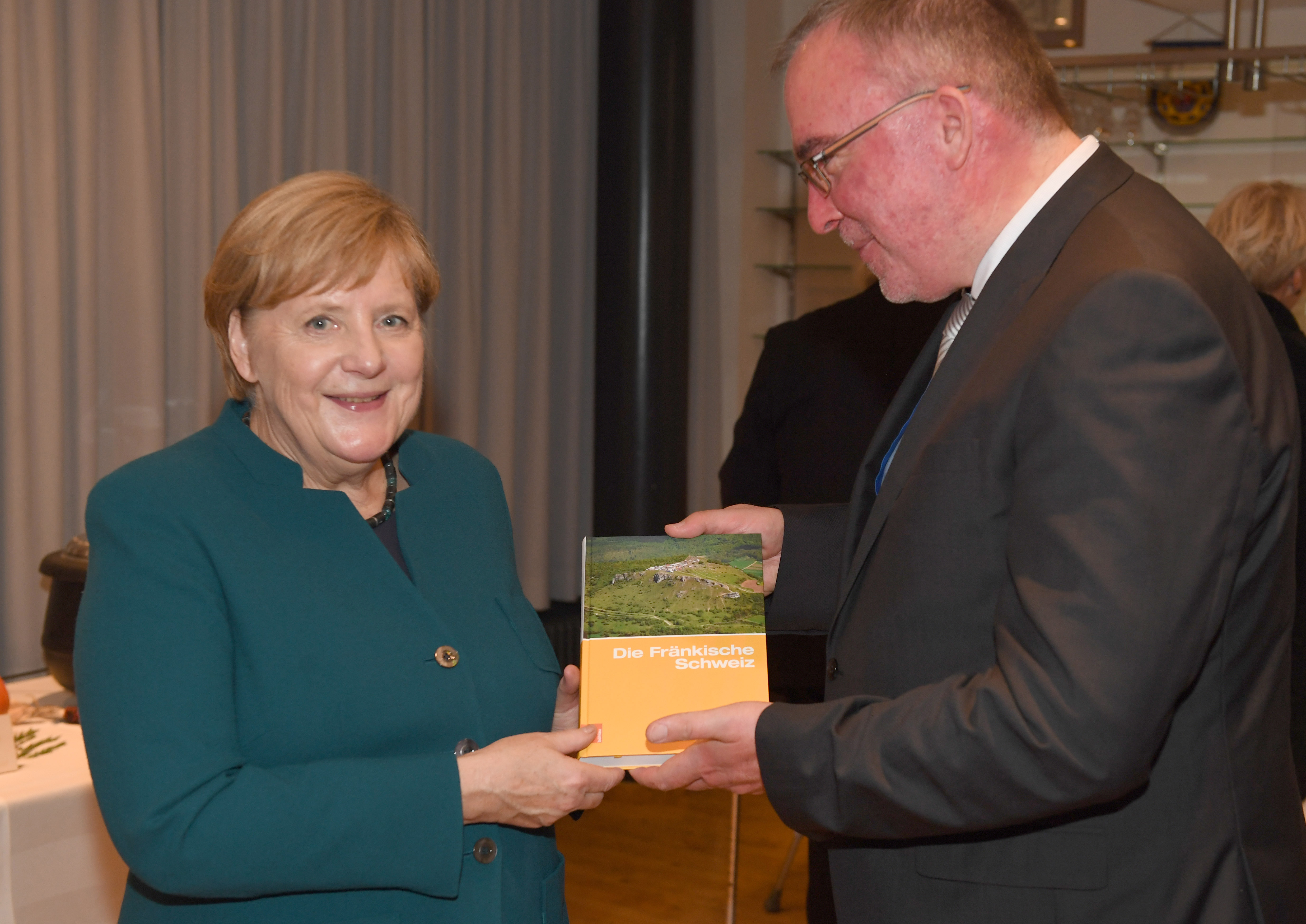 Bundeskanzlerin Angela Merkel lobt Band zur Fränkischen Schweiz