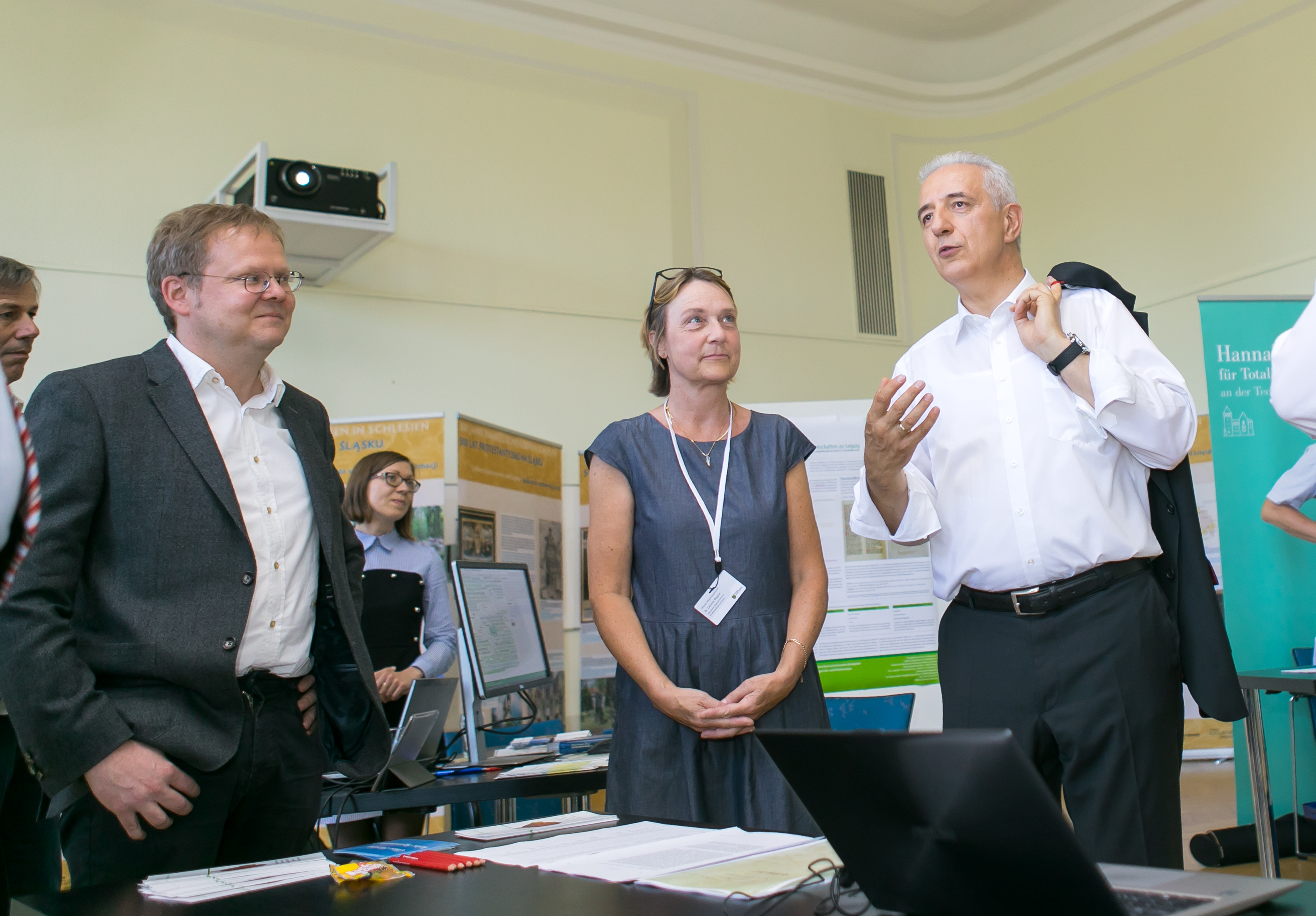 Sachsens Ministerpräsident begeistert sich für SAW-Projekte