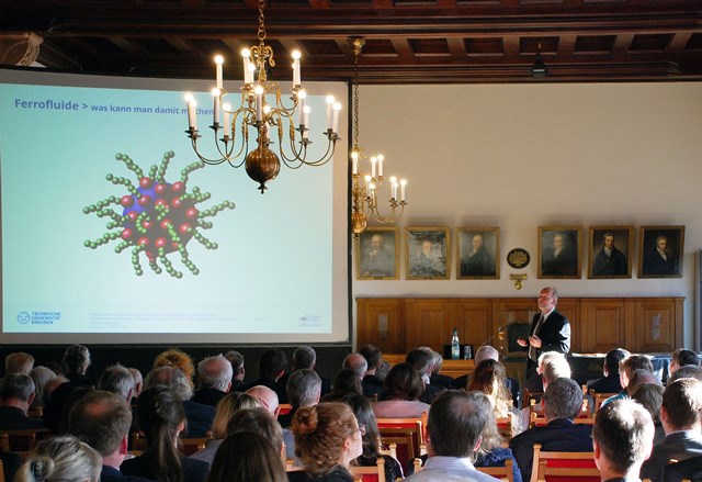 Vortrag von Prof. Dr. Stefan Odenbach zum Thema Smart Materials.