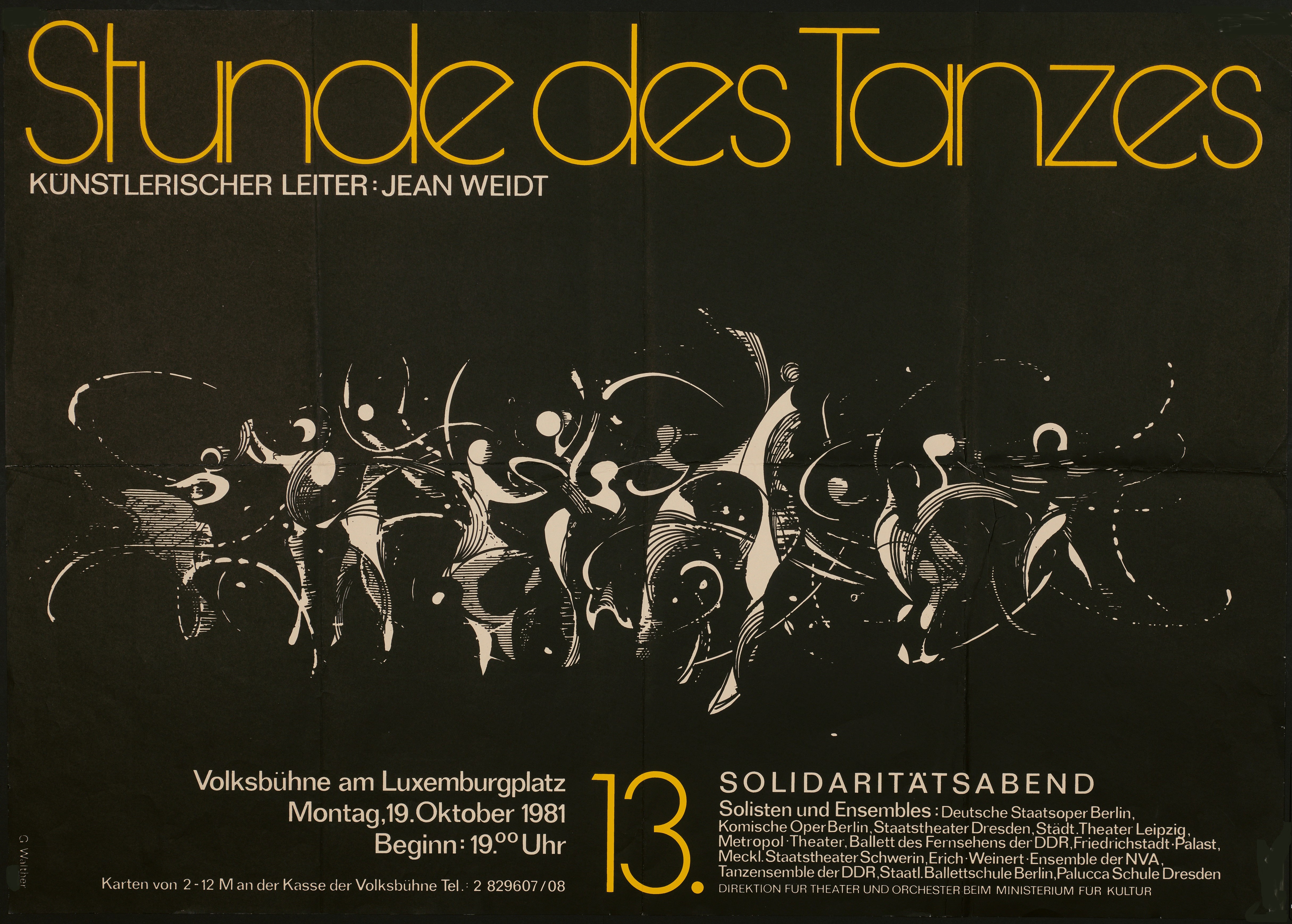 Schwarzes Plakat mit der Aufschrift "Stunde des Tanzes", symbolisierten Tänzern und weiteren Textbausteinen, von denen man folgende schnell erfassen kann: Künstlerischer Leiter: Jan Weidt, 13. Solidaritätstanzabend, Volksbühne am Luxemburgplatz, Montag, 19. Oktober 1981.