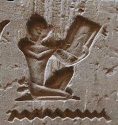 Hieroglyphe des Mannes, der eine Buchrolle liest. Quelle: "Science in Ancient Egypt"